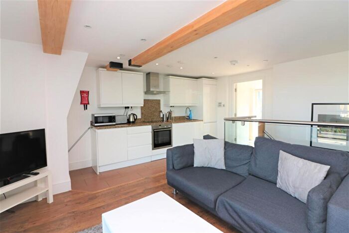 2 Bedroom Apartment To Rent In Commercial Road, Limehouse, E14