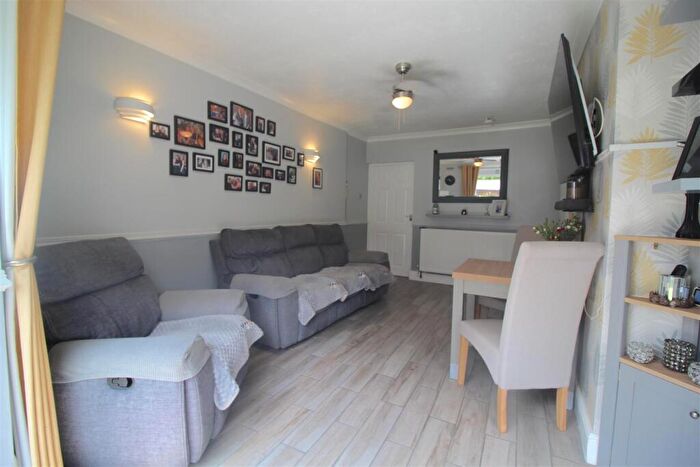 3 Bedroom Flat For Sale In Bordesley Green East, Stechford, Birmingham, B33
