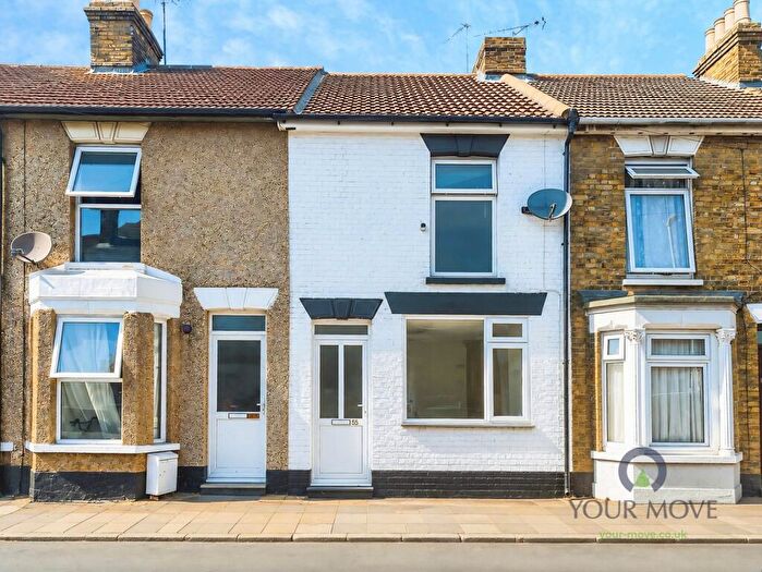 3 Bedroom Terraced House For Sale In Chalkwell Road, Sittingbourne, Kent, ME10