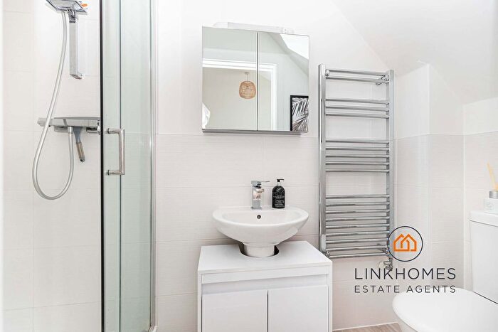 2 Bedroom Flat For Sale In Charminster Road, Bournemouth, BH8