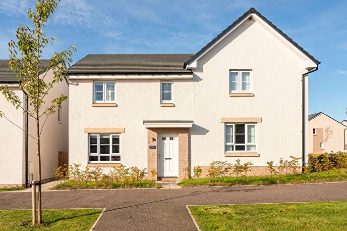 3 Bedroom Semi-Detached House For Sale In Kingslaw Avenue, Kirkcaldy, Fife, KY1