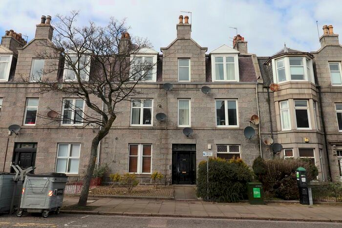 2 Bedroom Flat To Rent In Union Grove, Top Floor Right, AB10