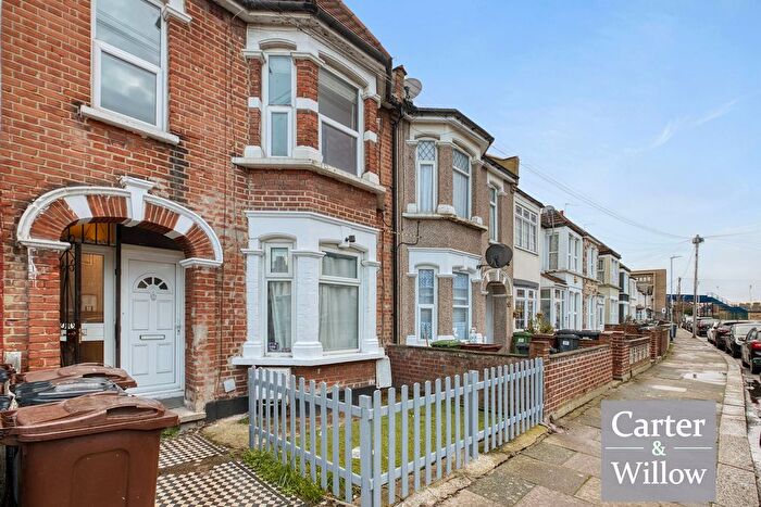 2 Bedroom Maisonette For Sale In Harrow Road, Barking, IG11