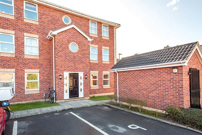 2 Bedroom Flat To Rent In Barbican Mews, York, North Yorkshire, YO10