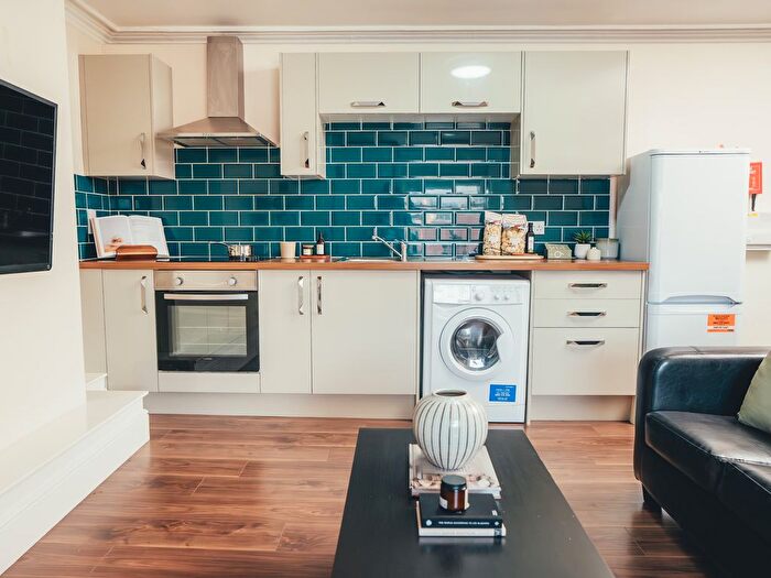 Studio To Rent In Blenheim Terrace, Leeds, LS2