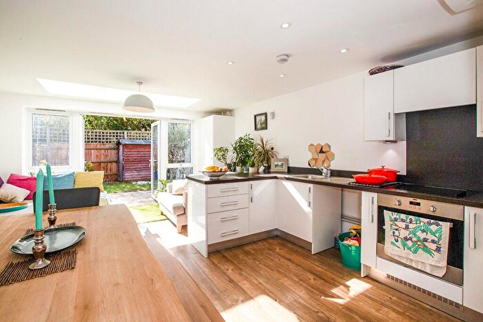 4 Bedroom Detached House To Rent In Alcock Crescent, Crayford, Dartford, DA1