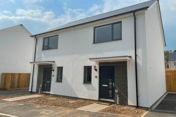 2 Bedroom Property To Rent In Kober Way, St. Austell, PL25