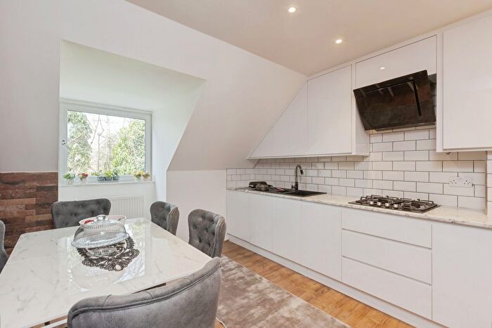 2 Bedroom Maisonette For Sale In Addison Road, Tunbridge Wells, Kent, TN2