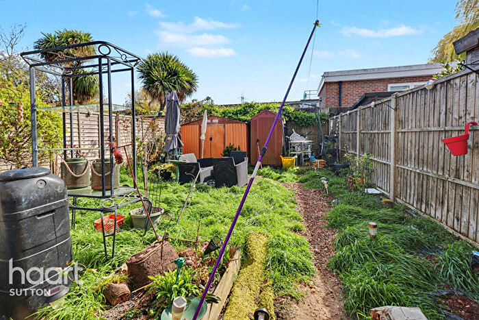 5 Bedroom End Of Terrace House For Sale In Glenthorne Close, Sutton, SM3