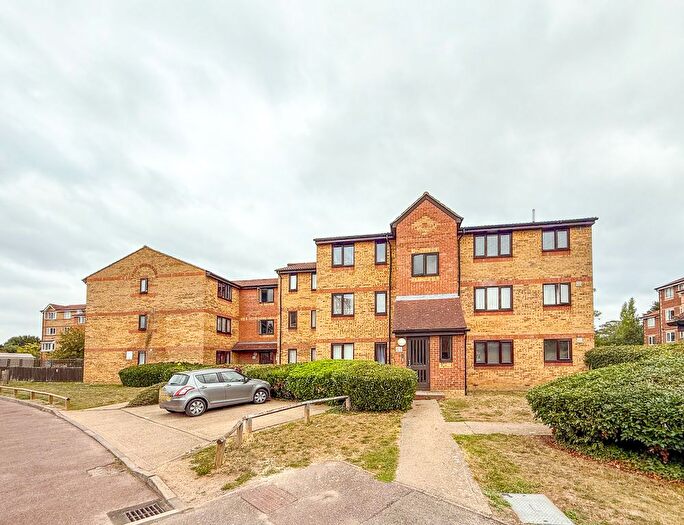 2 Bedroom Flat To Rent In Pioneer Way, Watford, WD18