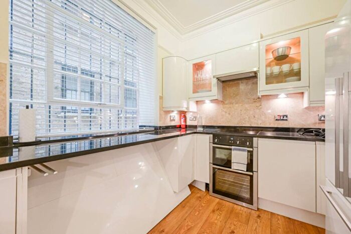 4 Bedroom Flat To Rent In Middle Street, Barbican, London, EC1A