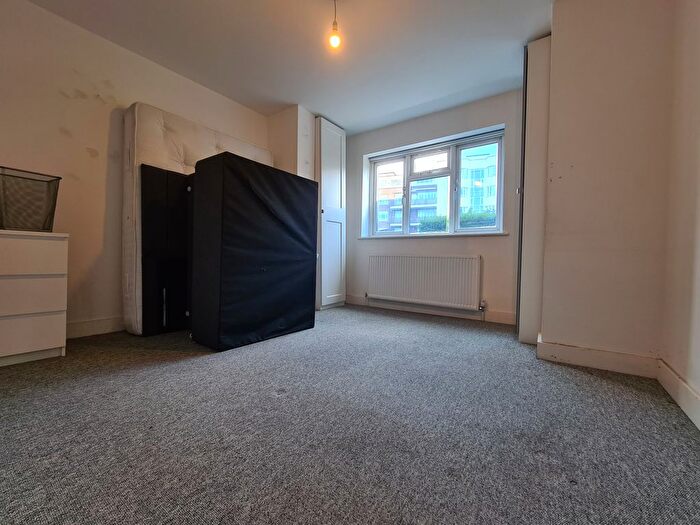 1 Bedroom Flat To Rent In Golders Green Road, Golders Green, London, NW11