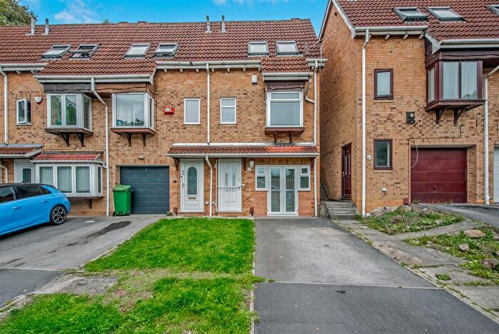 2 Bedroom Town House For Sale In Granny Lane, Wortley, Leeds, LS12