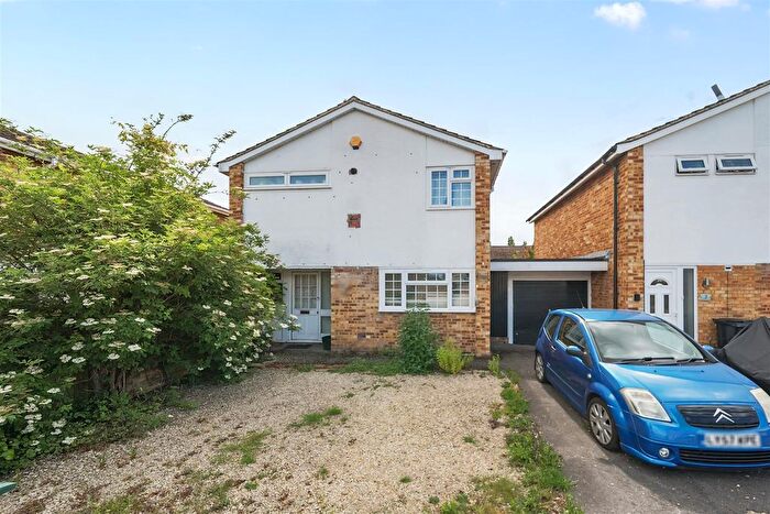 3 Bedroom Link Detached House For Sale In Redberry Close, Caversham, Reading, RG4