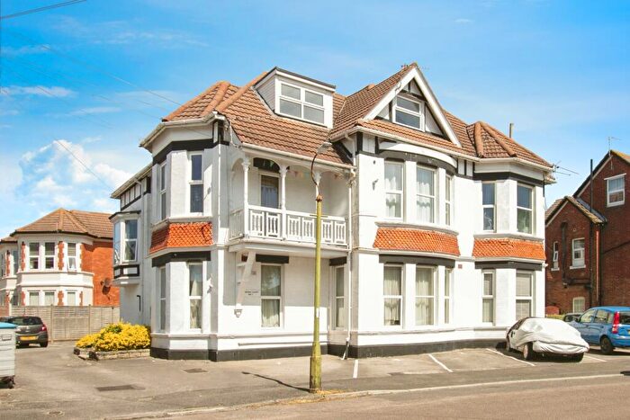 2 Bedroom Flat To Rent In Horace Road, BH5