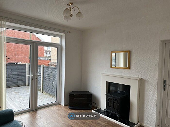 1 Bedroom Flat To Rent In Queens Promenade, Blackpool, FY2