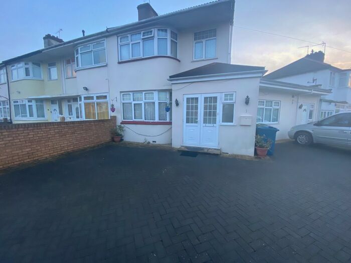 4 Bedroom Terraced House To Rent In Renold Drive, Queensbury, HA8