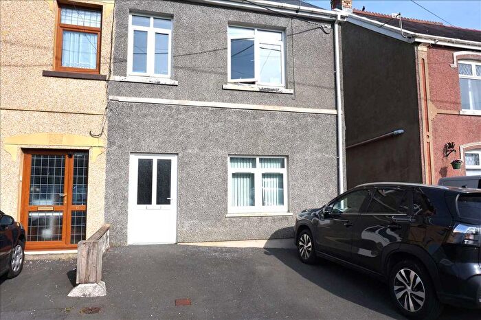 2 Bedroom Flat To Rent In Carmarthen Road, Cross Hands, Llanelli, SA14