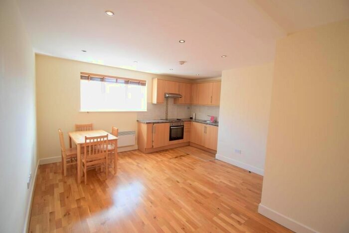 1 Bedroom Flat To Rent In Vivian Avenue, Hendon Central, London, NW4