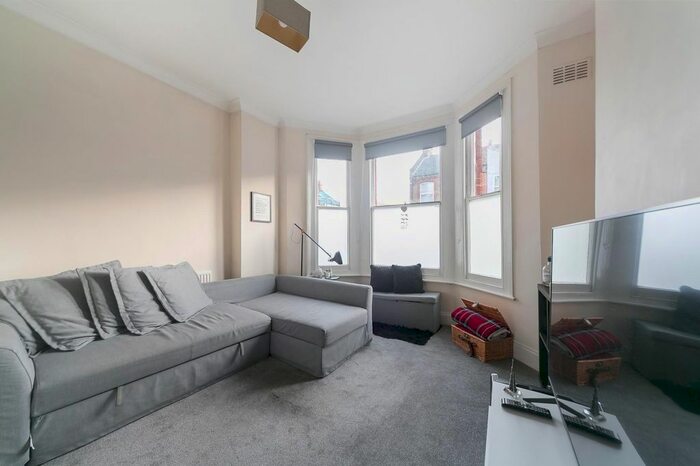 1 Bedroom Flat To Rent In Glenelg Road, London, SW2