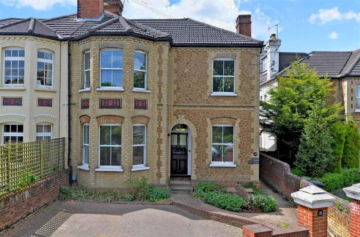 2 Bedroom Flat To Rent In Nightingale Road, Guildford, Surrey, GU1