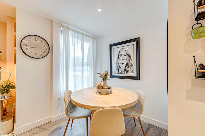 1 Bedroom Flat For Sale In Romany Road, Worthing, West Sussex, BN13