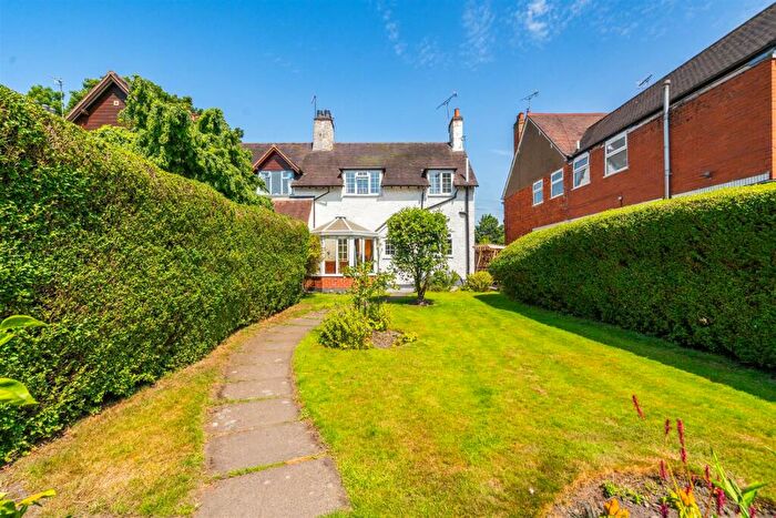 3 Bedroom Semi-Detached House For Sale In Old Warwick Road, Lapworth, Solihull, B94