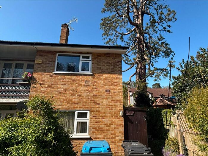 2 Bedroom Apartment To Rent In High Street, Nutfield, RH1