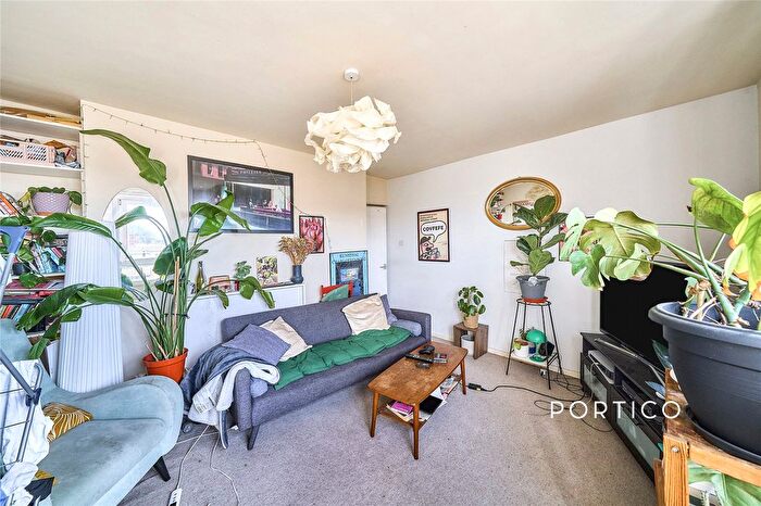 1 Bedroom Flat To Rent In Eccleston House, London, SW2