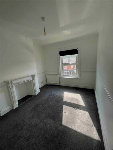 2 Bedroom Flat To Rent In Palace Gates Road, London, London, N22