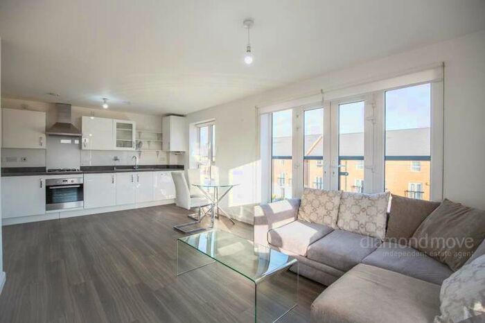 2 Bedroom Apartment To Rent In Kenyon Way, Slough, SL3