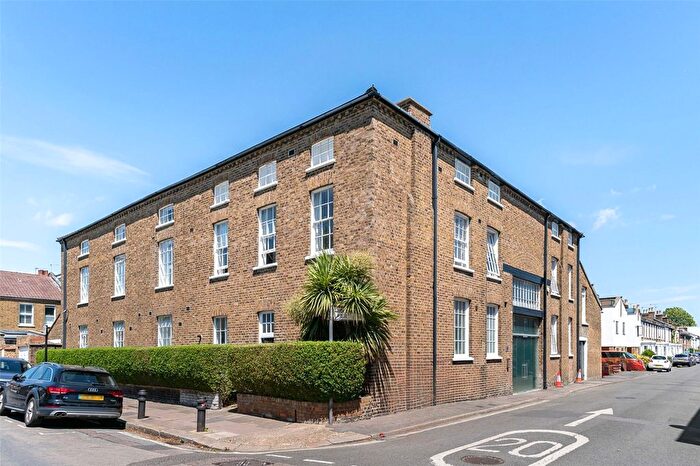 2 Bedroom Flat For Sale In Northfield Road, London, W13