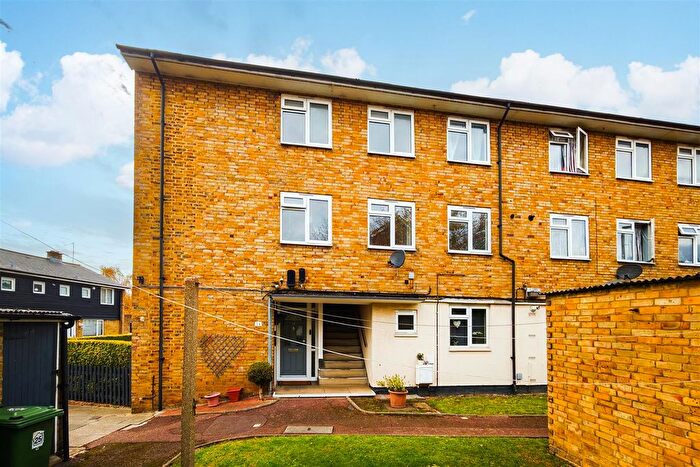 2 Bedroom Flat To Rent In Norton Close, Chingford, E4