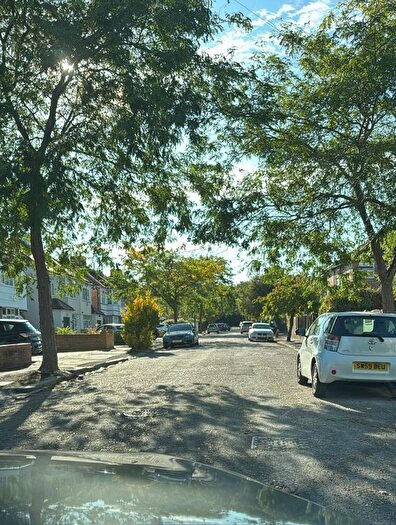 Studio To Rent In Aberdare Gardens, London, NW7