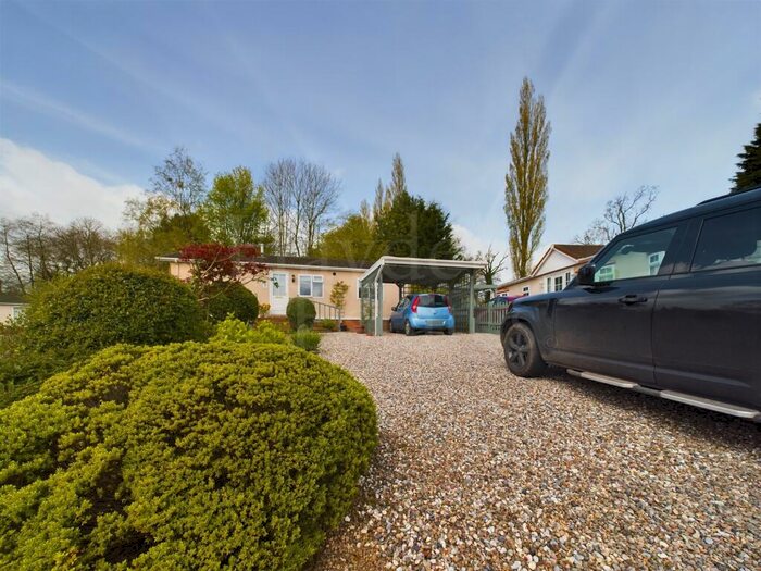 2 Bedroom Park Home For Sale In Pool Lane Clows Top, DY14