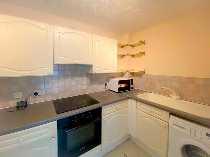 2 Bedroom Flat For Sale In Gisburne Way, Watford, WD24