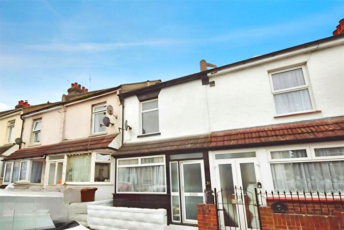 4 Bedroom Terraced House To Rent In Albany Road, Gillingham, Kent, ME7
