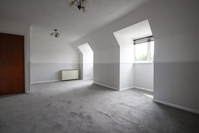 3 Bedroom Flat To Rent In Thames Court, ME12