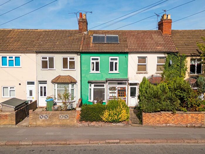3 Bedroom Terraced House For Sale In Bicester Road, Aylesbury, HP19