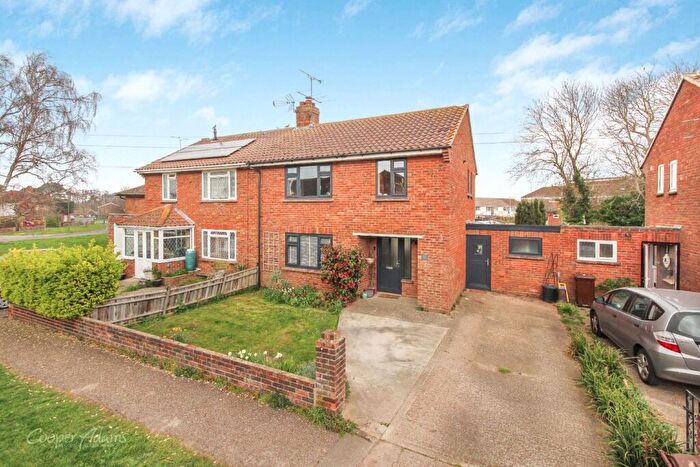 3 Bedroom Semi-Detached House For Sale In Eastcourt Way, Rustington, BN16