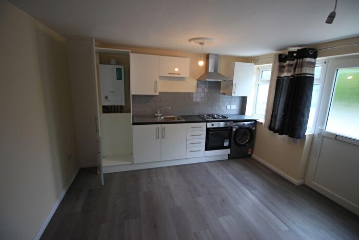 1 Bedroom Flat To Rent In Oaks Road, Stanwell, TW19