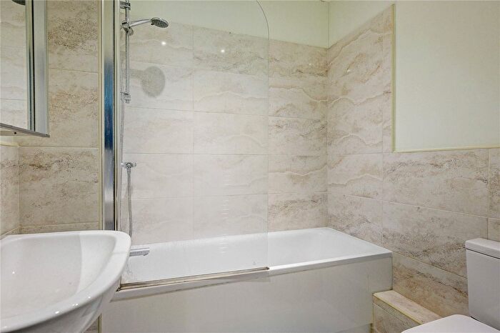 1 Bedroom Flat For Sale In Holloway Road, Holloway, Islington, London, N7