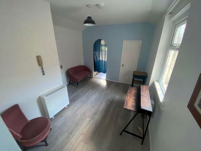 1 Bedroom Flat To Rent In Kings Road, Cardiff, CF11