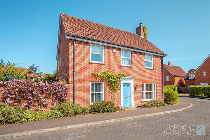 3 Bedroom Link Detached House For Sale In Ryefield Road, Mulbarton, NR14