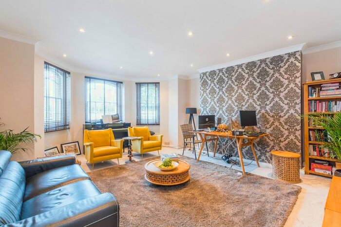 2 Bedroom Flat For Sale In Dartmouth Terrace, Greenwich, London, SE10