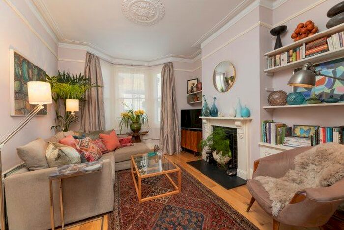 1 Bedroom Flat To Rent In Brathway Road, London, SW18