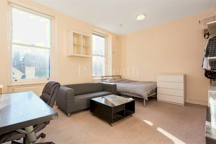 Flat To Rent In Crowndale Road, Camden, NW1