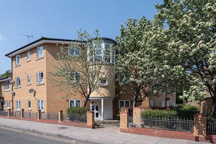 3 Bedroom Flat To Rent In Felstead Street, Hackney Wick, London, E9