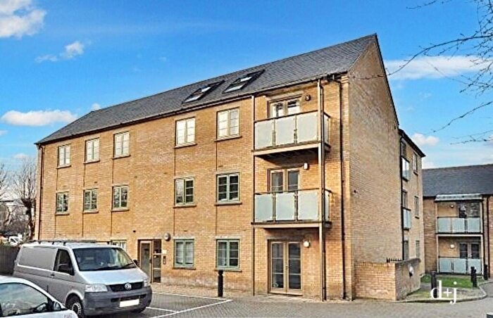 2 Bedroom Apartment To Rent In Starlings Bridge, SG5