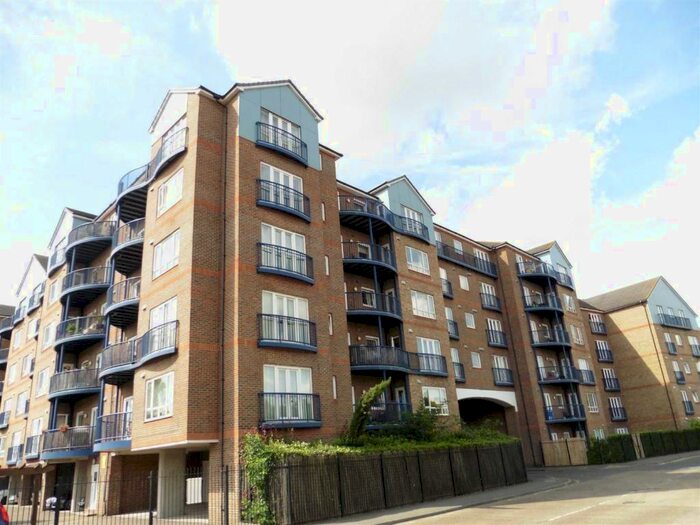 2 Bedroom Flat To Rent In Argent Court, Grays, RM17